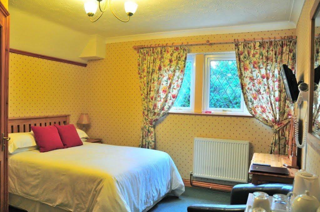 Tudor Cottage Bed & Breakfast Cambridge Exterior foto