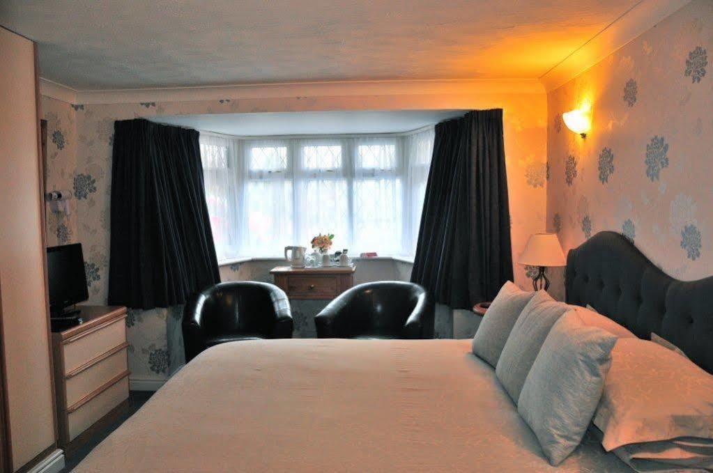 Tudor Cottage Bed & Breakfast Cambridge Exterior foto